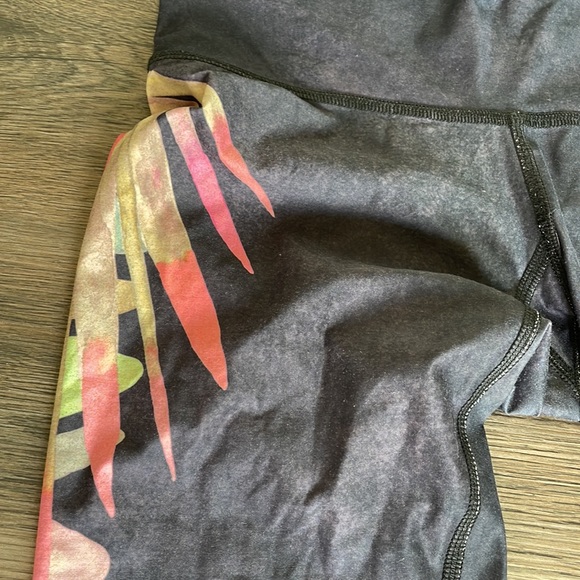 Teeki Leggings Size Small (S) - Picture 4 of 7